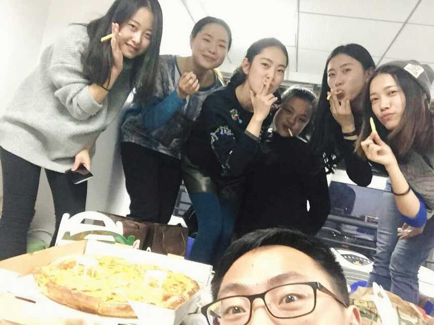 這哥們兒，真有福氣~~~真讓人羨慕ing