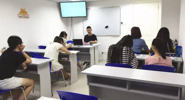 王俊凱老師法語初級班結課啦