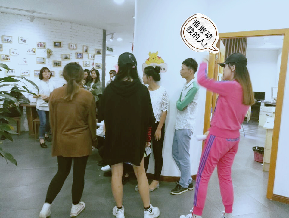 亞語中心斗舞大賽：喂，１１０嗎，這里有妖怪！