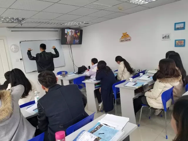 法語初級班——王俊凱老師