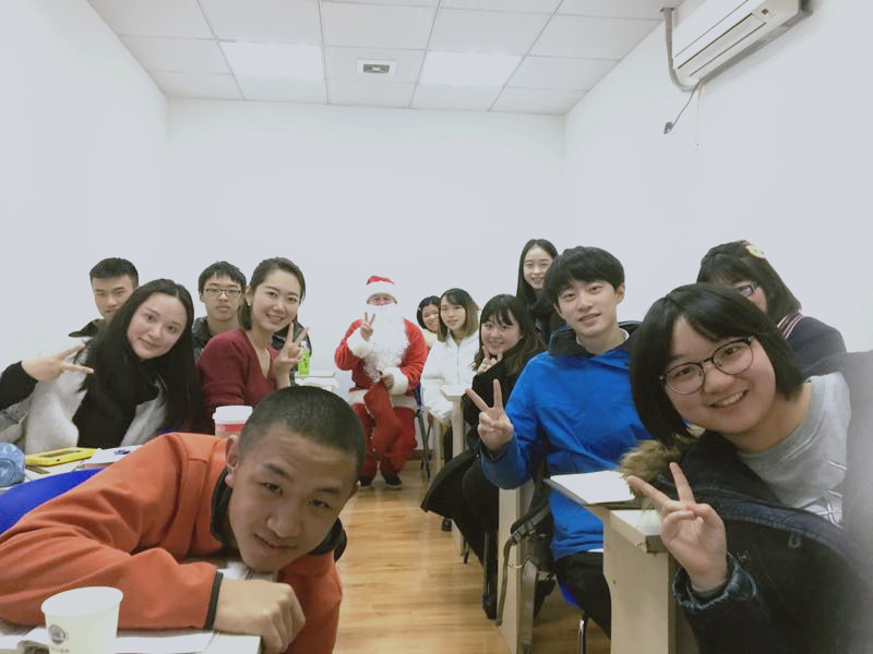 圣誕節：史上最形象圣誕老人降臨法亞！