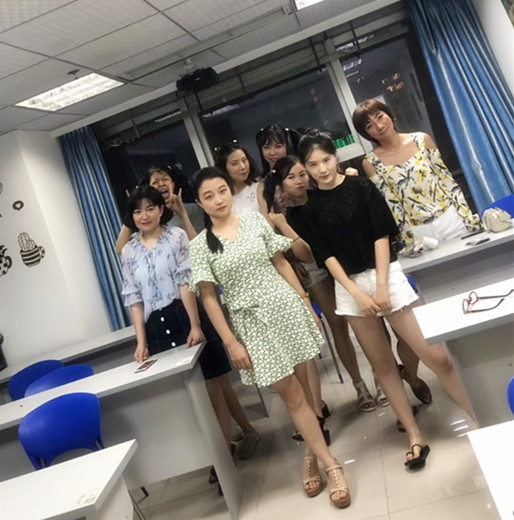 法語初級2晚班（張夢瑤老師）