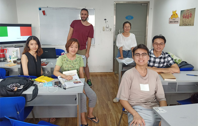 意大利語A2.1出國班（胡珍珍老師、外教李艾力老師）