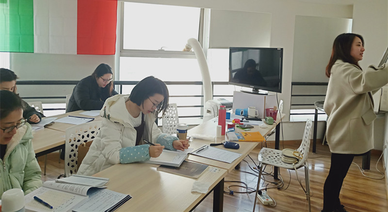 西語初級周末班（楚楚老師）